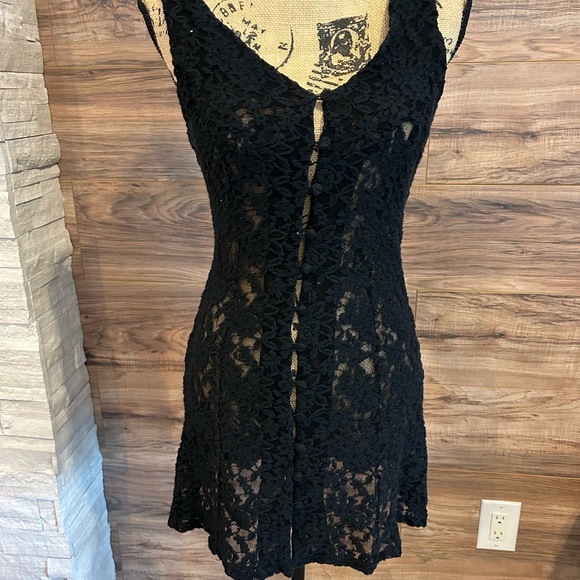 kiwitucker Dresses & Skirts - KiwiTucker black lace cover-up bottom up dress. Size XS